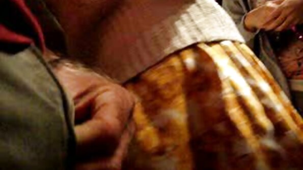 ಪೆಟೈಟ್ ಜೇಡ್ ಜಾಂಟ್ಜೆನ್ ಆಳವಾಗಿ ಹೋಗುವ ತನ್ನ ಉದ್ದನೆಯ ಕೋಳಿಯಿಂದ ಗುದದ್ವಾರಕ್ಕೆ ಒಳಗಾದ